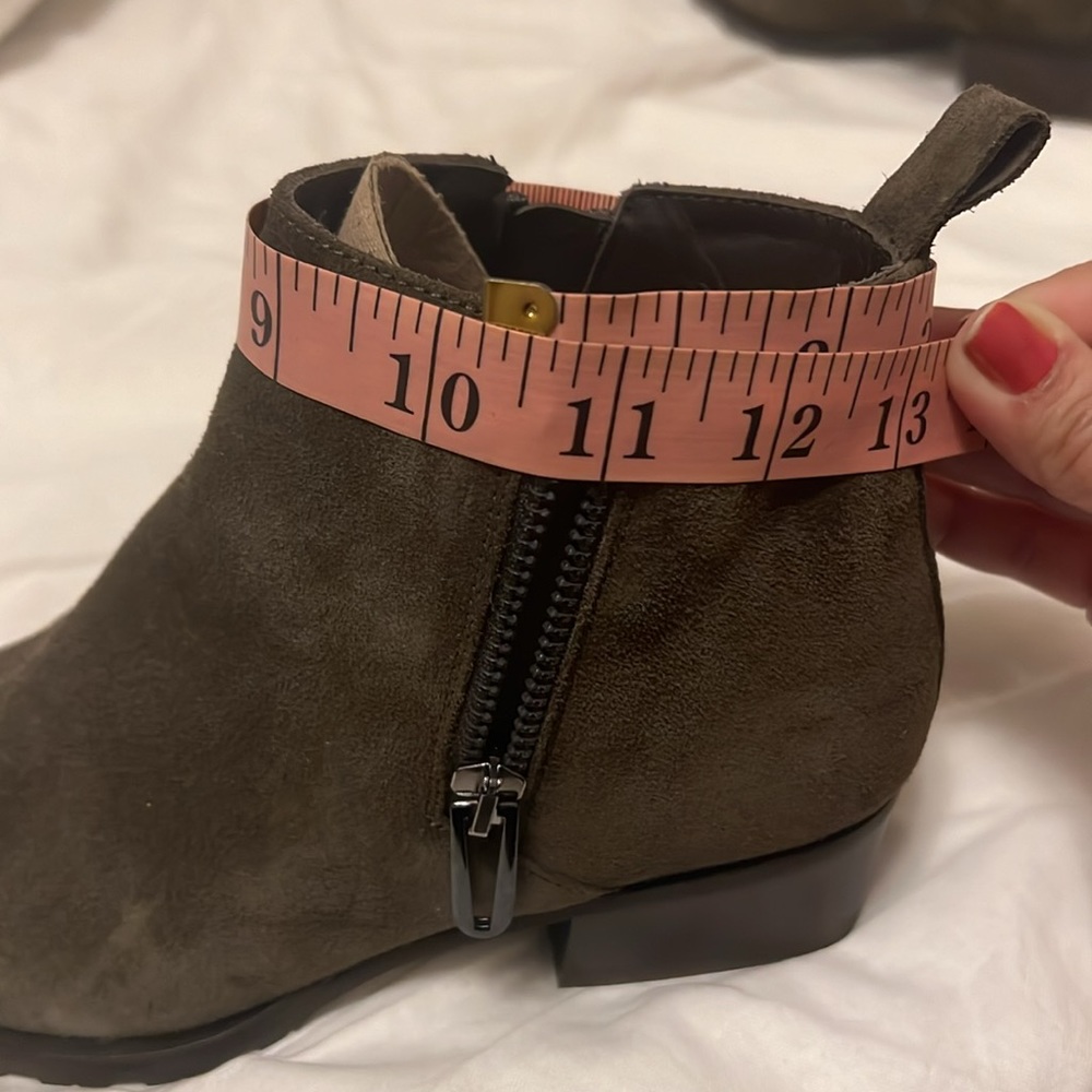 NEW AQUATALIA FANTINA OLIVE GREEN SUEDE ANKLE BOOTIE. - Picture 11 of 11